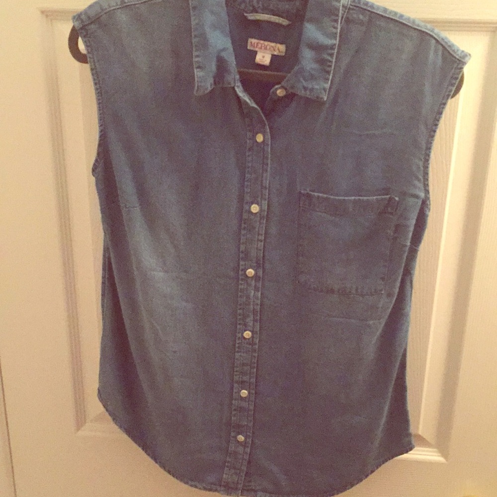 MERONA Soft jean collard sleeveless top.